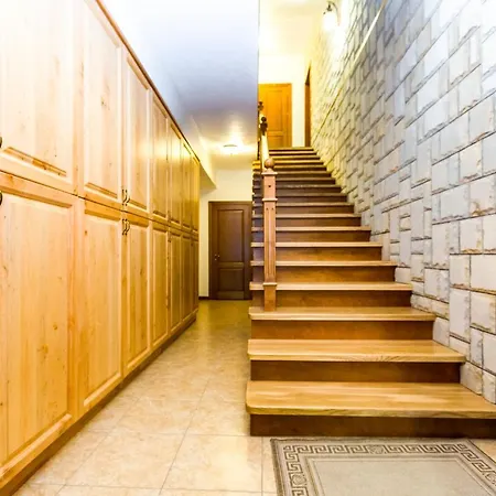 Отель Atava Family House *