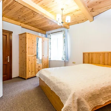 Atava Family House ホテル