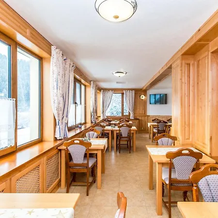 Atava Family House Отель *