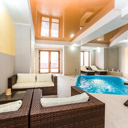 Atava Family House Отель *
