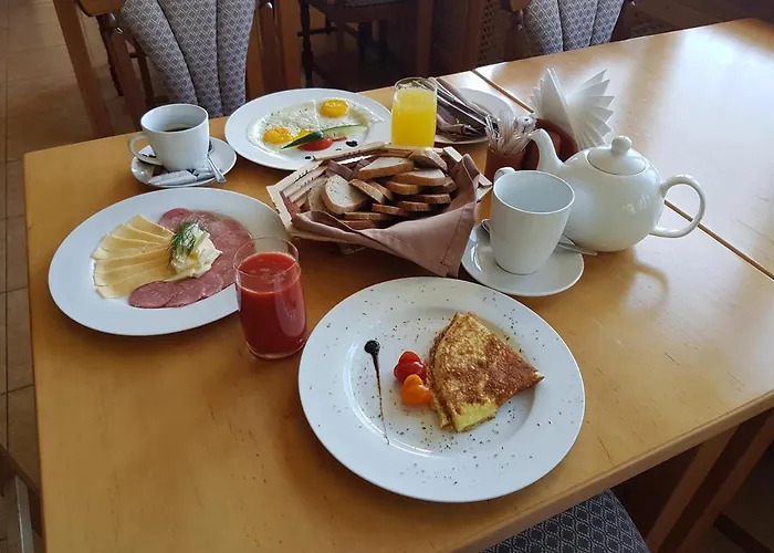 Atava Family House Hotell *